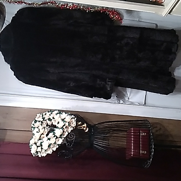 MONTEREY FASHION FAUX FUR COAT FULL LENGTH - Picture 9 of 17